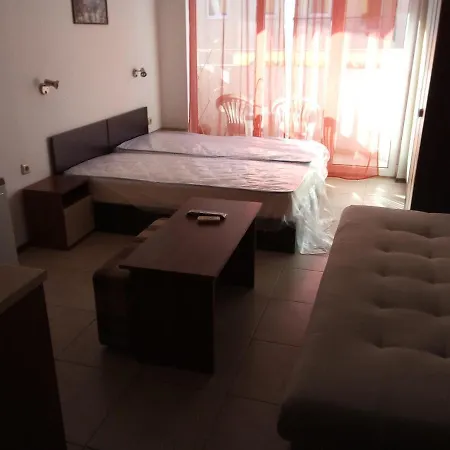 Orange Studio A14 & A39 Apartment *
